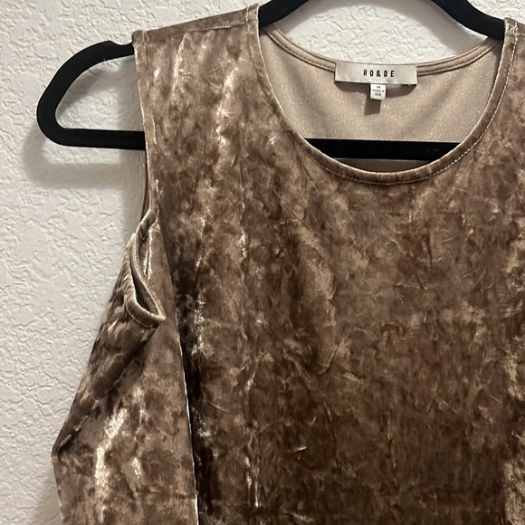 Cold shoulder crushed velvet top - Picture 2 of 3
